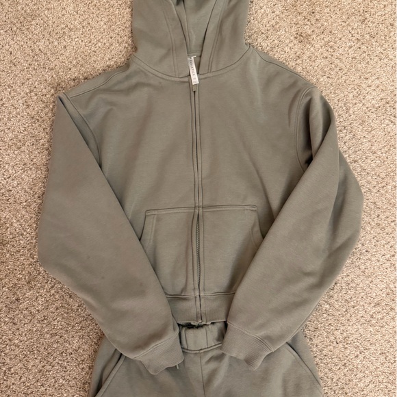 Fabletics sweat set - Picture 3 of 5